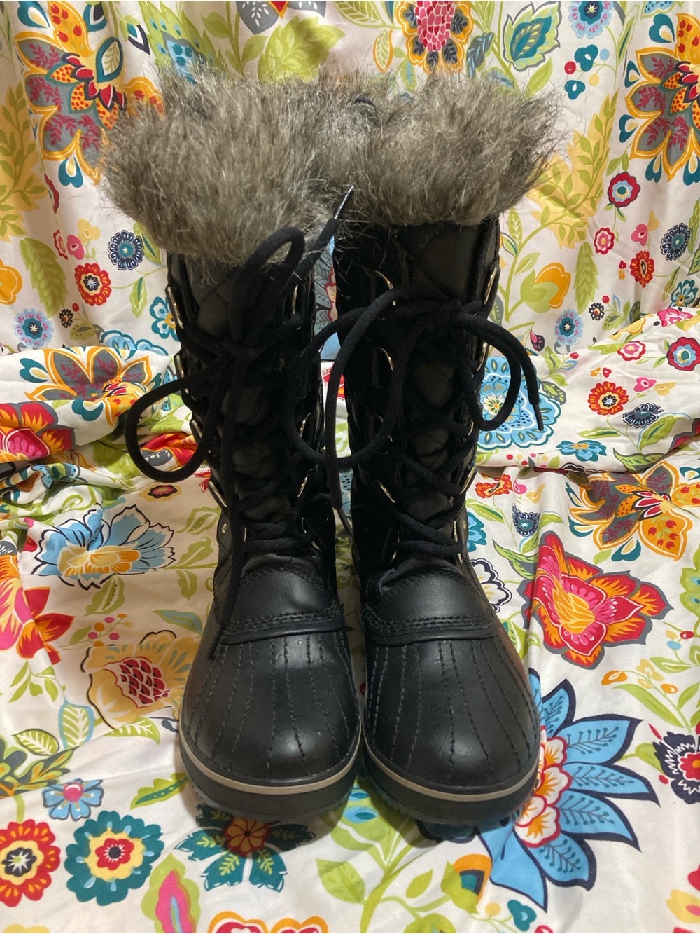 Sorel Women's Tofino II Fur Trim Waterproof Lace Up Black in Size 7.5